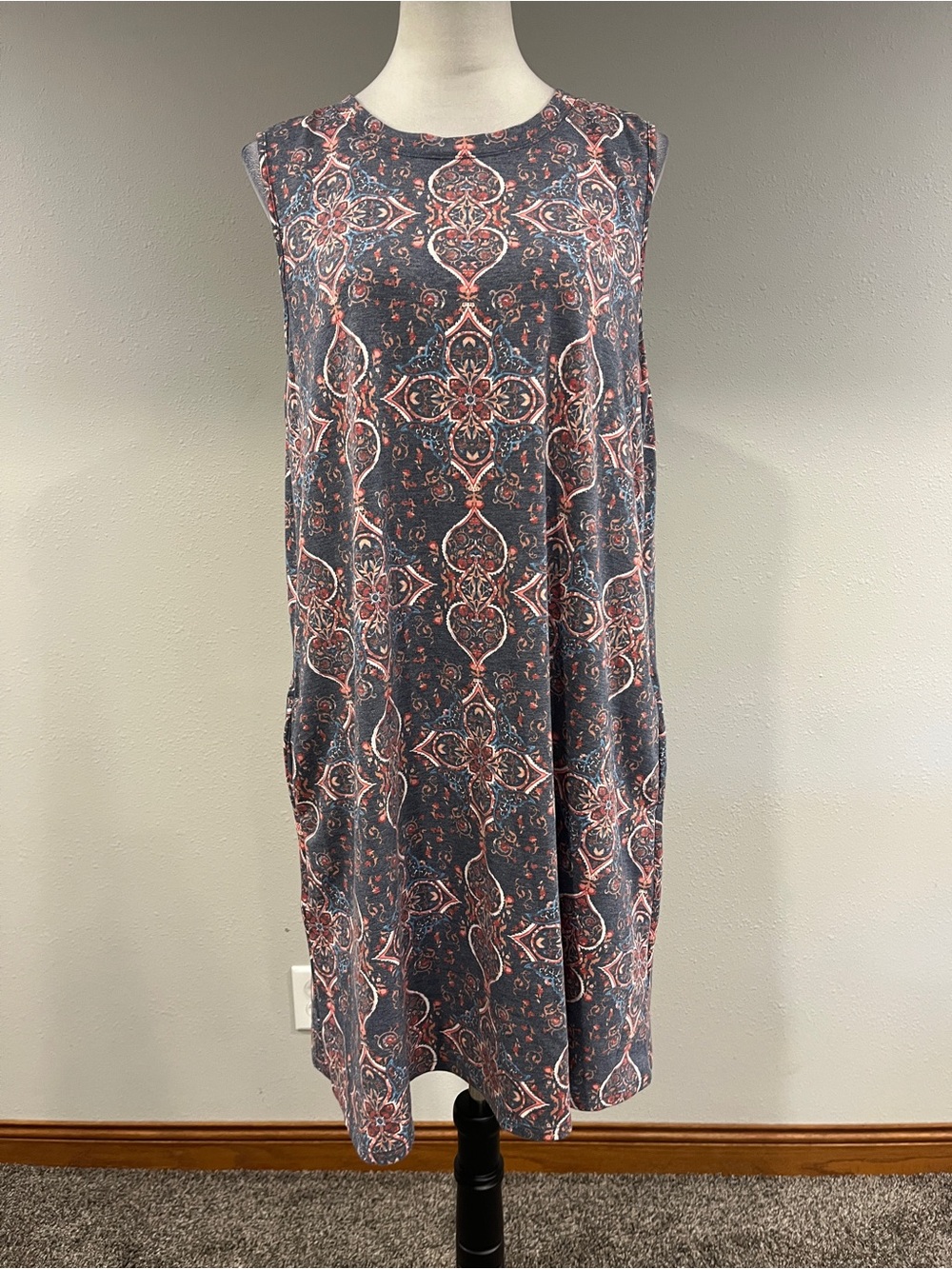 Sleeveless Printed Shift Dress size large